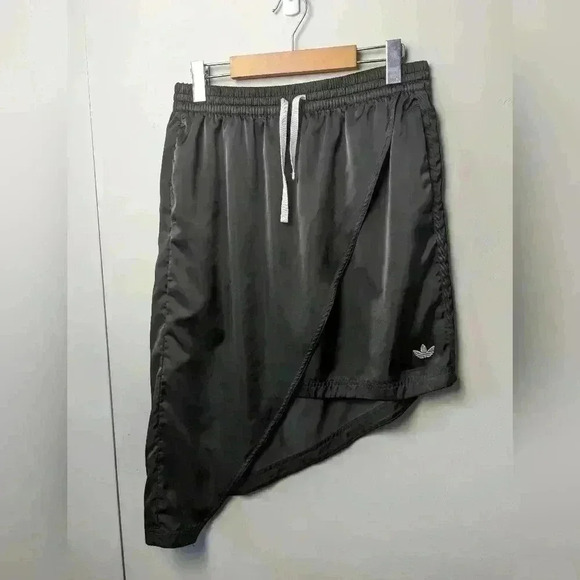 ADIDAS asymmetrical Black Glossy skirt Size medium in great used condition! - Picture 4 of 13